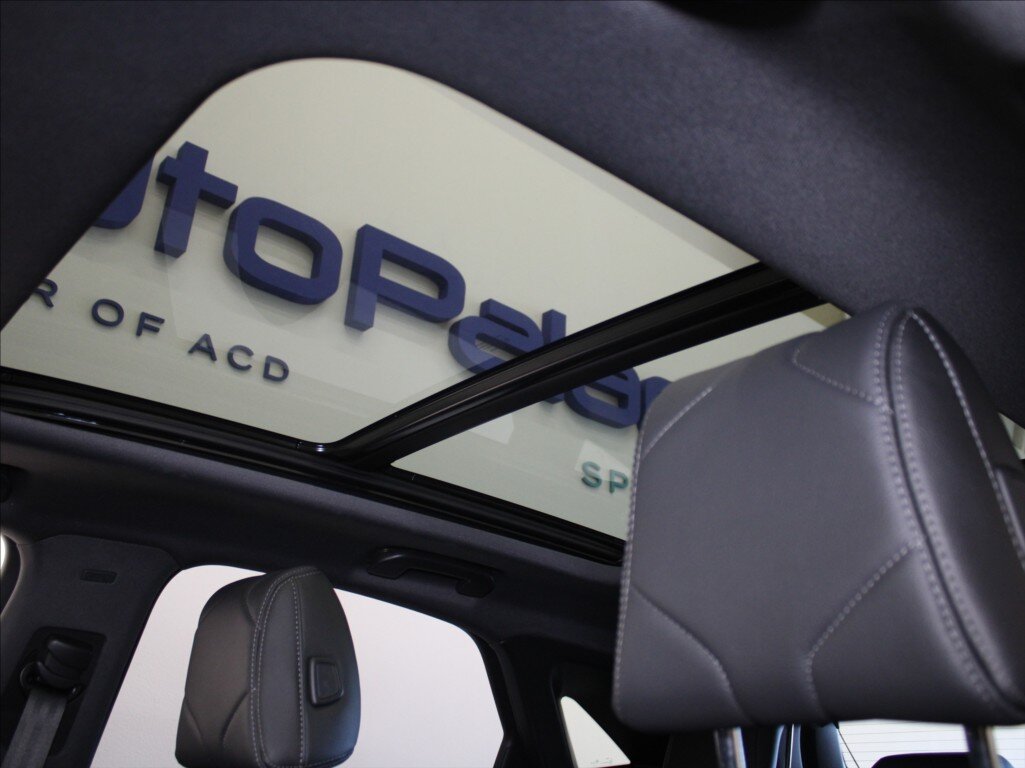 DS Automobiles DS7 Crossback SUV / Terénní 1,6 l 221 kw
