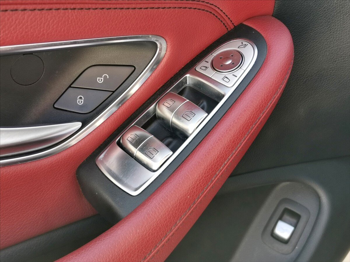 Mercedes-Benz Třídy C Kabriolet 2,0 l 180 kw