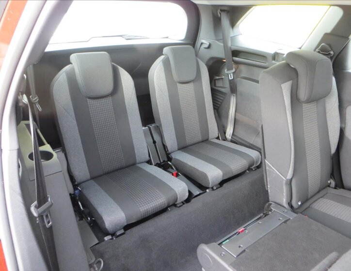 Peugeot 5008 MPV 1,2 l 96 kw