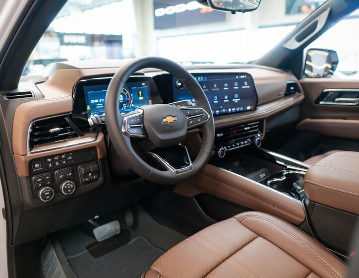 Chevrolet Suburban SUV 6,2 l 313 kw