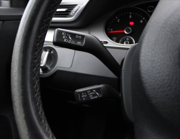 Volkswagen Passat Kombi 1,6 l 77 kw