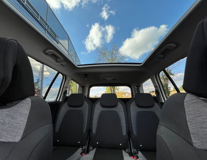 Citroën Grand C4 Picasso 23