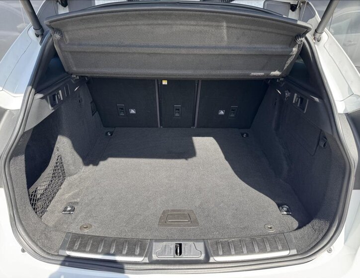 Jaguar F-Pace SUV / Terénní 2,0 l 184 kw