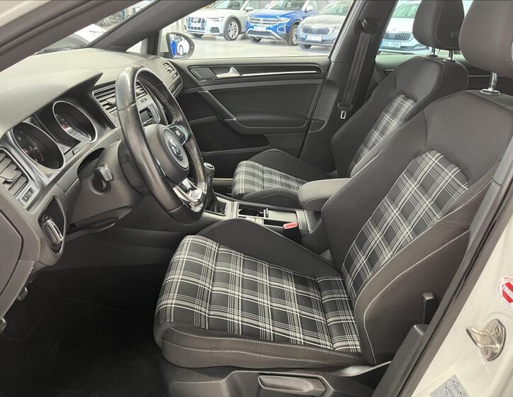 Volkswagen Golf Hatchback 2,0 l 135 kw