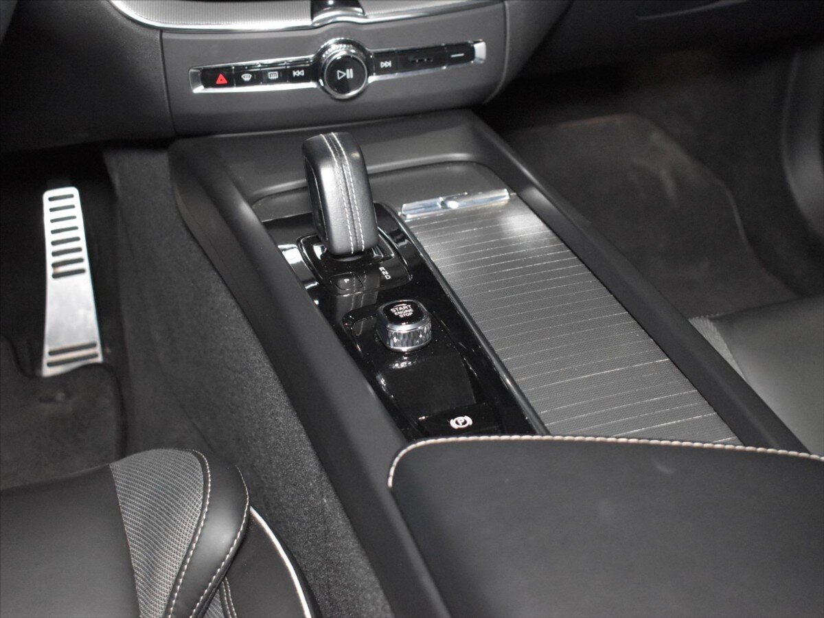 Volvo XC60 SUV / Terénní 2,0 l 145 kw