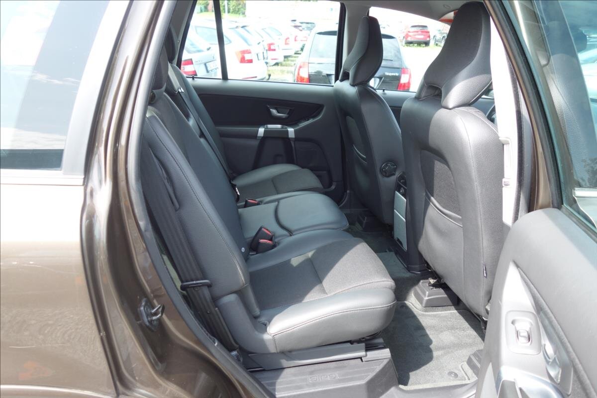 Volvo XC90 SUV 2,4 l 147 kw