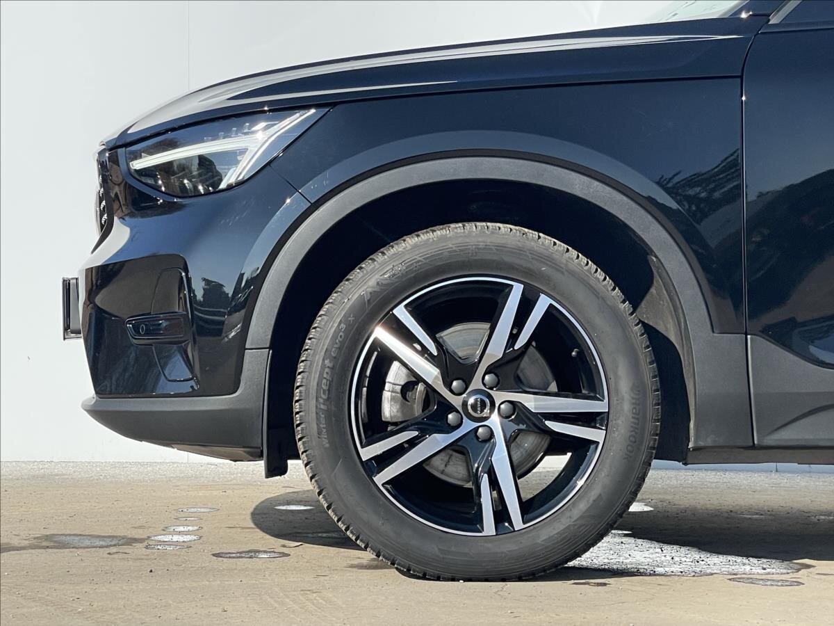 Volvo XC40 SUV / Terénní 2,0 l 145 kw