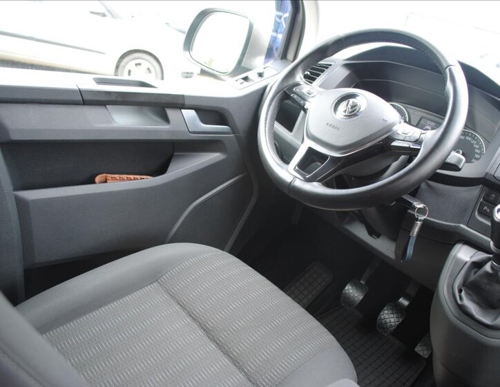 Volkswagen Caravelle 25