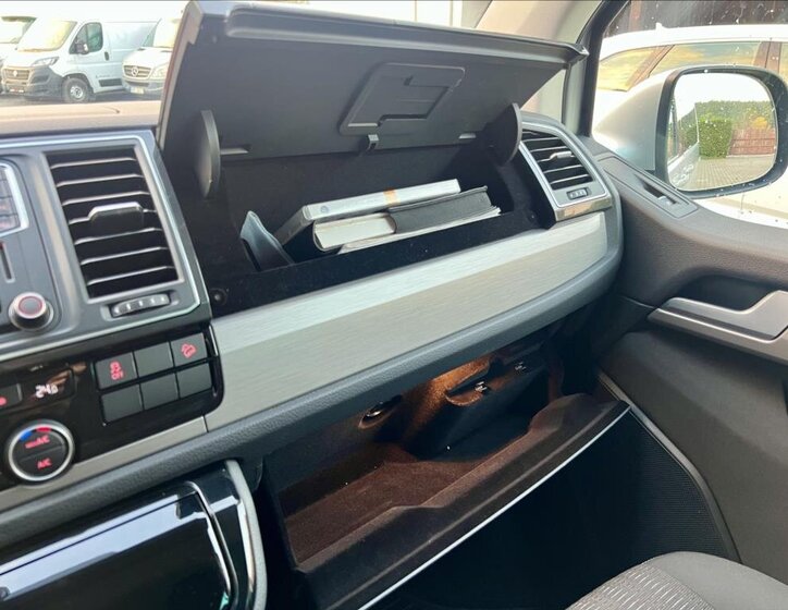 Volkswagen Multivan 38