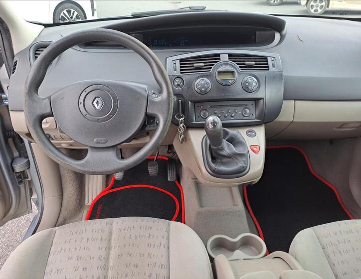 Renault Grand Scénic 9
