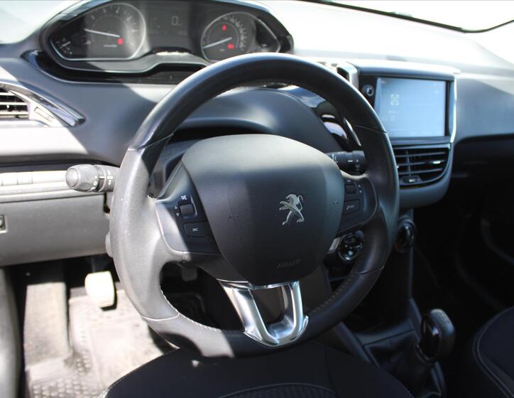 Peugeot 208 13