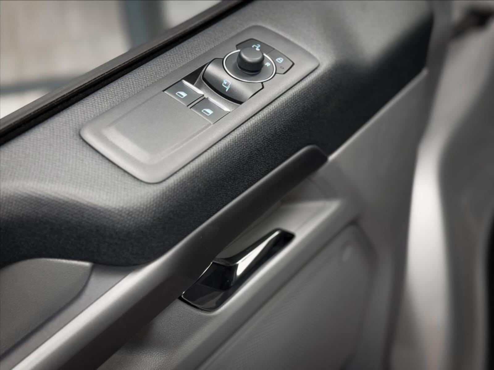 Ford Tourneo Custom 11