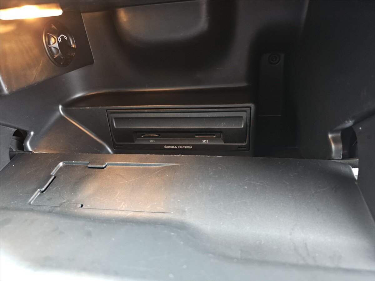 Škoda Rapid Hatchback 999,0 70 kw