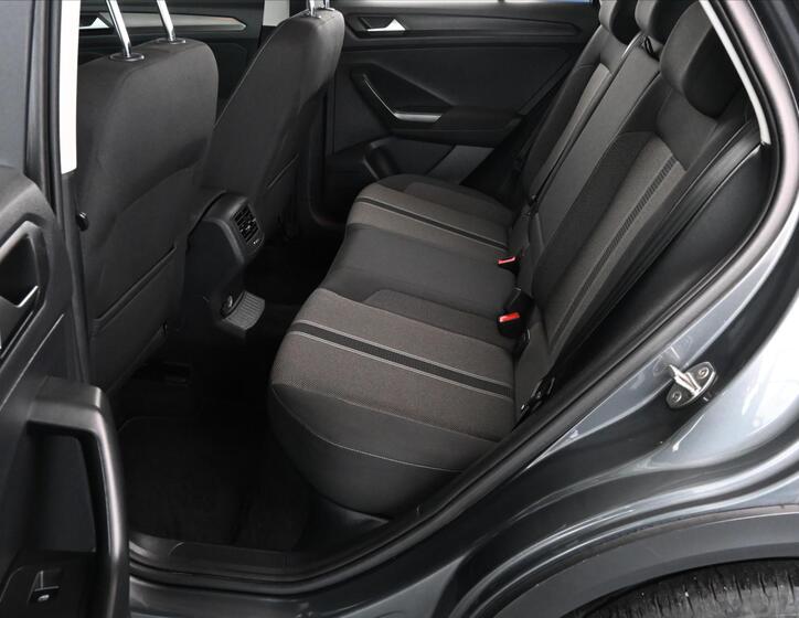 Volkswagen T-Roc 10
