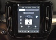 Volvo XC40 SUV / Terénní 2,0 l 145 kw