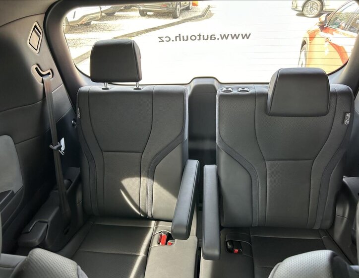 Lexus LM 350h VAN / Minibus 2,5 l 183 kw