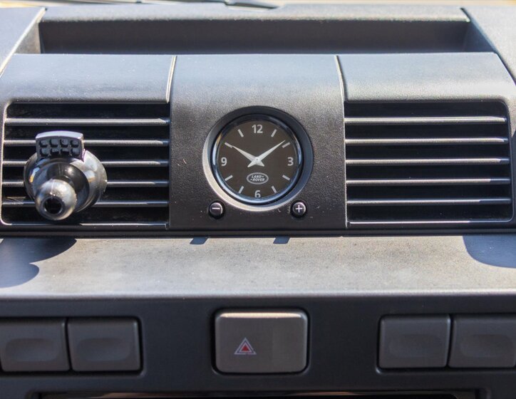 Land Rover Defender 20