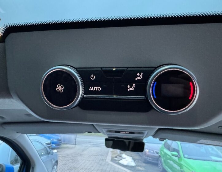 Volkswagen Caravelle 41