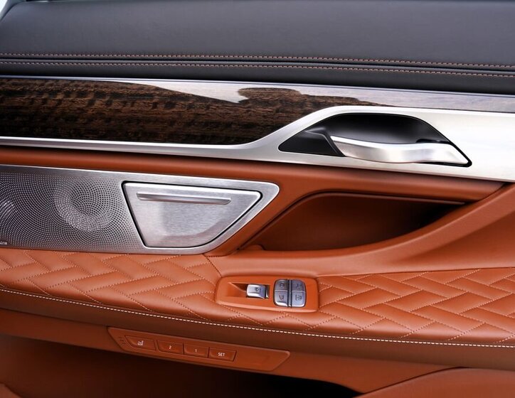 BMW Řada 7 Sedan / Limuzína 6,6 l 430 kw