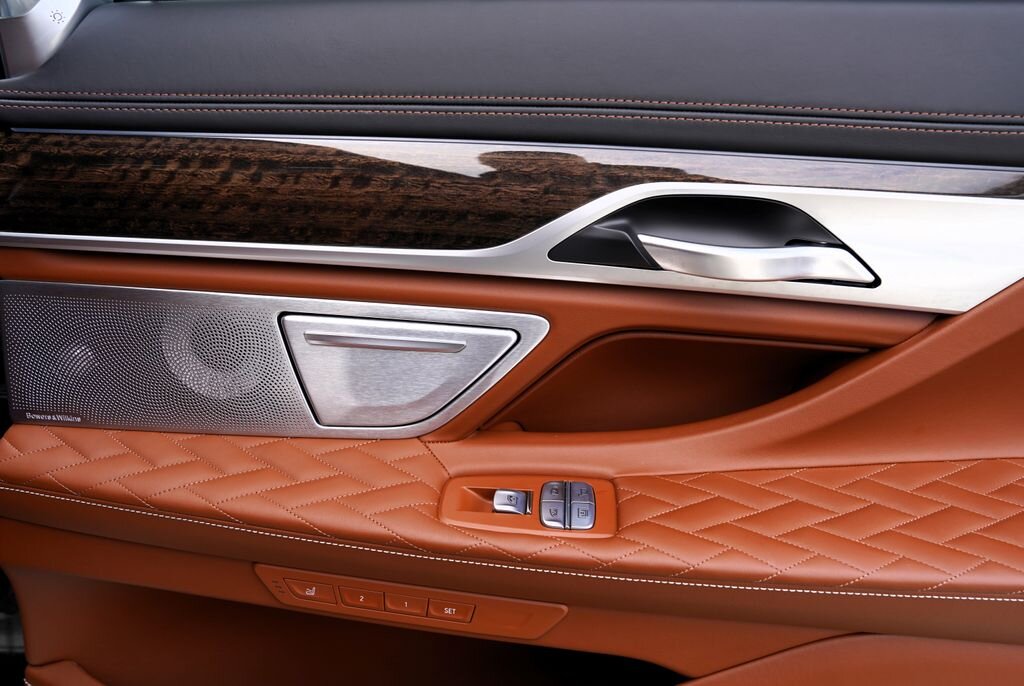 BMW Řada 7 Sedan / Limuzína 6,6 l 430 kw