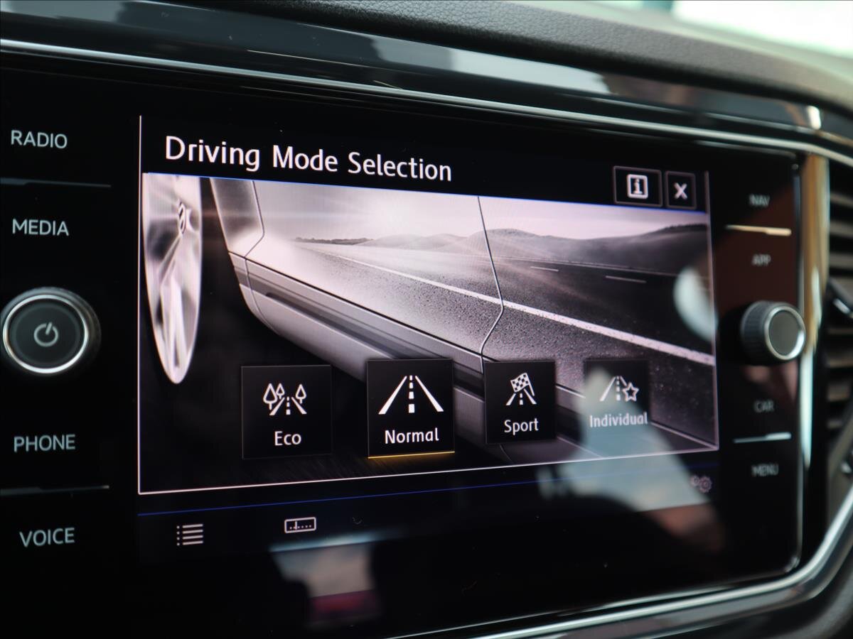 Volkswagen T-Roc CUV 1,5 l 110 kw