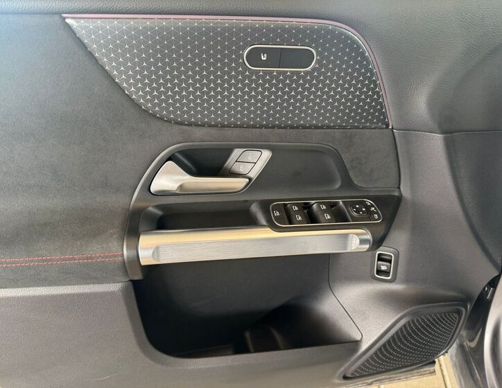 Mercedes-Benz EQB SUV / Terénní 0,0 215 kw
