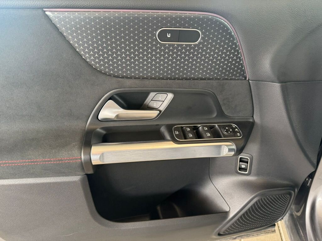 Mercedes-Benz EQB SUV / Terénní 0,0 215 kw