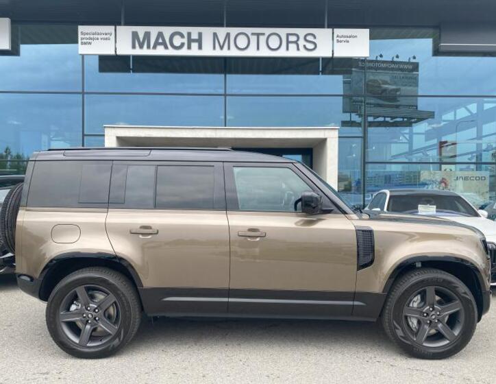 Land Rover Defender 7