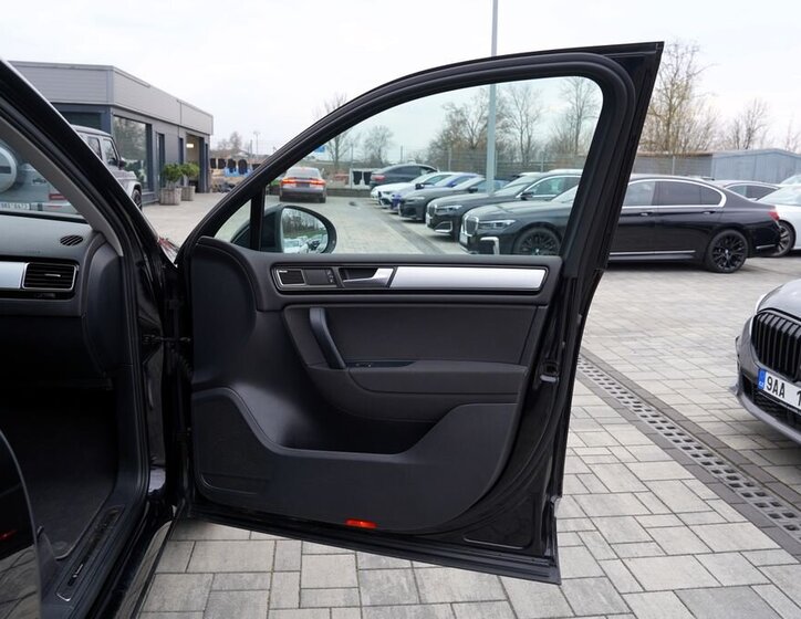 Volkswagen Touareg SUV / Terénní 3,0 l 176 kw