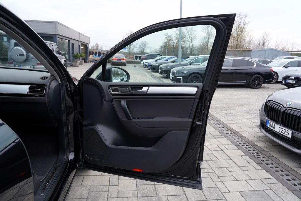 Volkswagen Touareg SUV / Terénní 3,0 l 176 kw