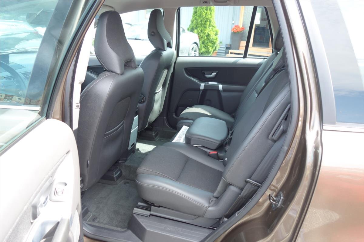 Volvo XC90 SUV 2,4 l 147 kw