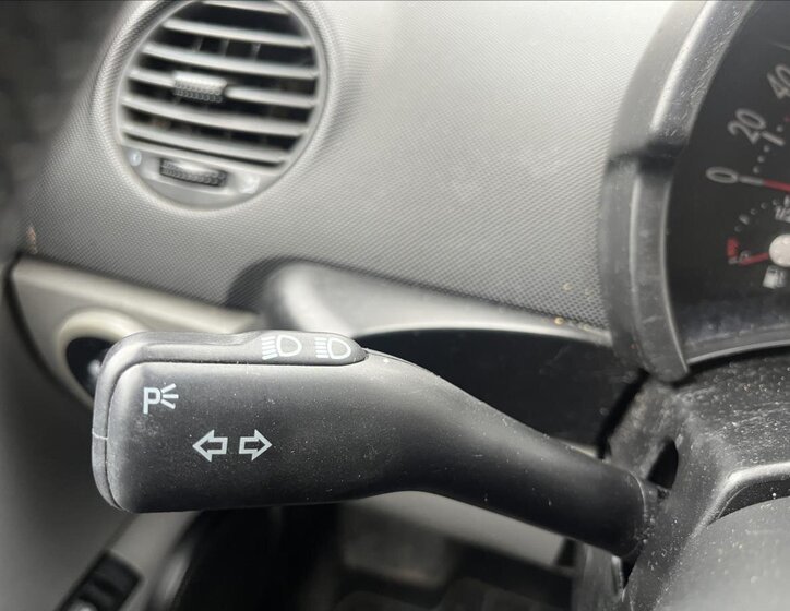 Volkswagen New Beetle Hatchback 1,6 l 74 kw