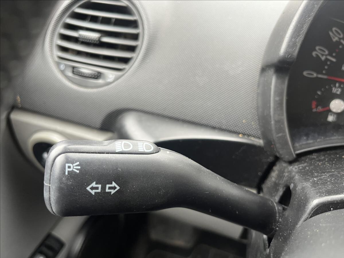 Volkswagen New Beetle Hatchback 1,6 l 74 kw