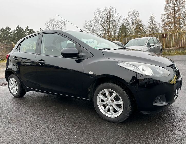 Mazda 2 3