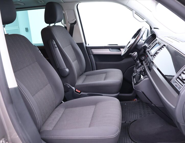 Volkswagen Multivan 13