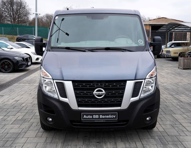 Nissan NV400 1