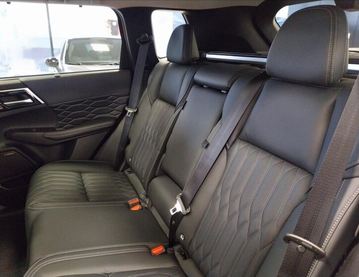 Mitsubishi Outlander SUV / Terénní 2,4 l 225 kw