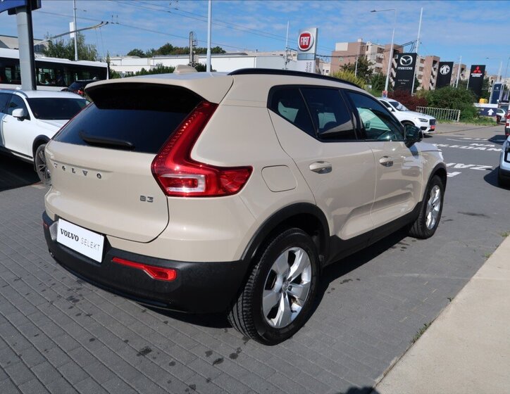 Volvo XC40 4