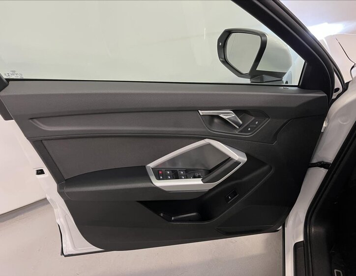 Audi Q3 SUV 1,5 l 110 kw