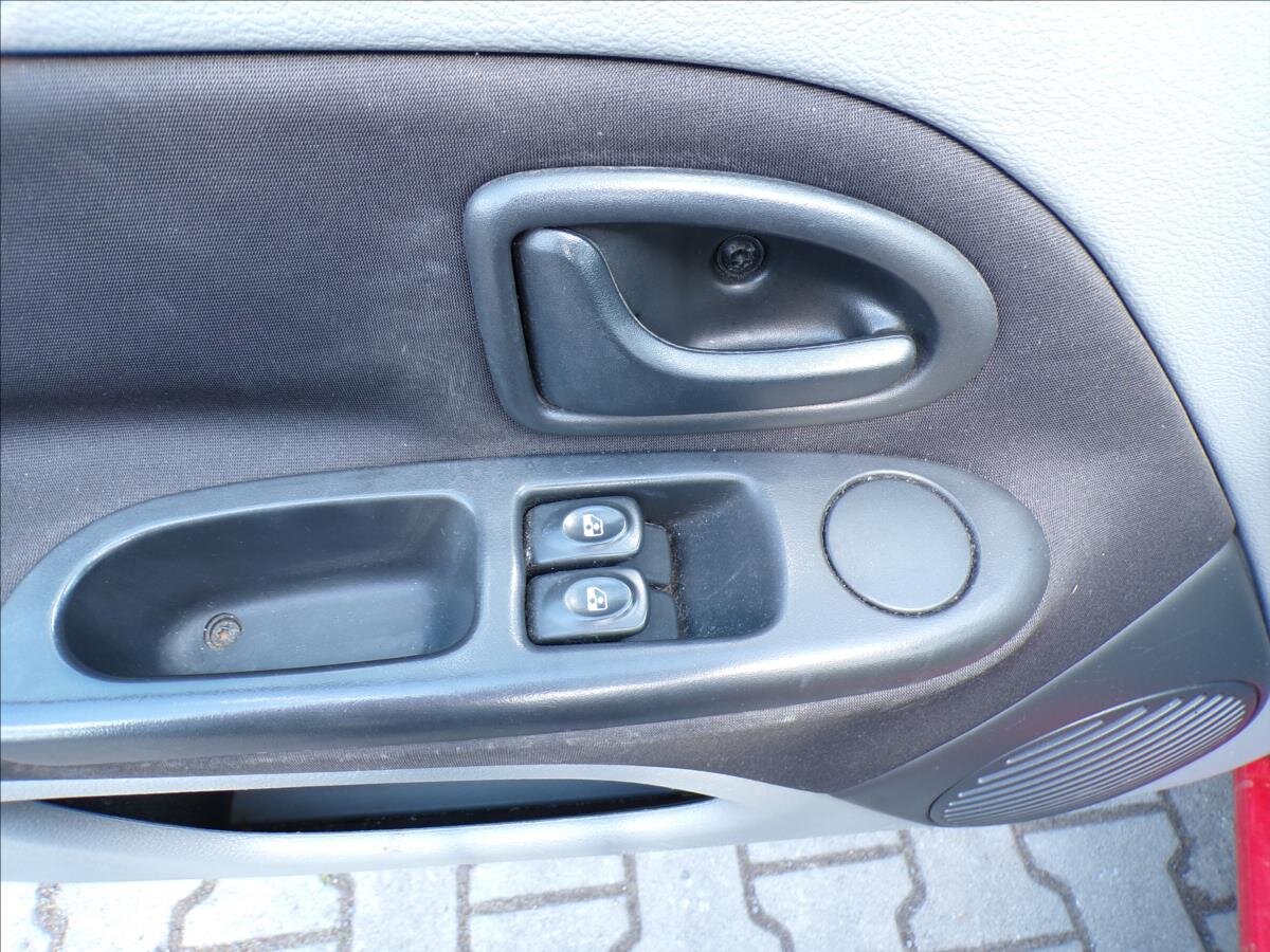 Renault Thalia Sedan / Limuzína 1,1 l 55 kw