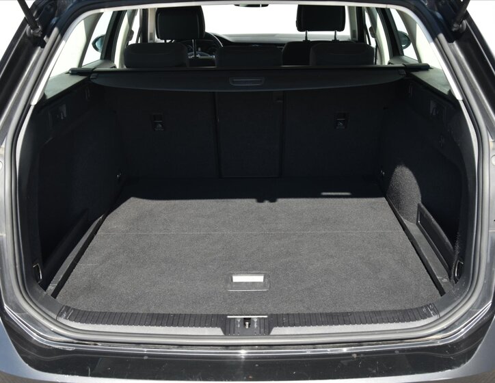 Volkswagen Passat Kombi 1,6 l 88 kw