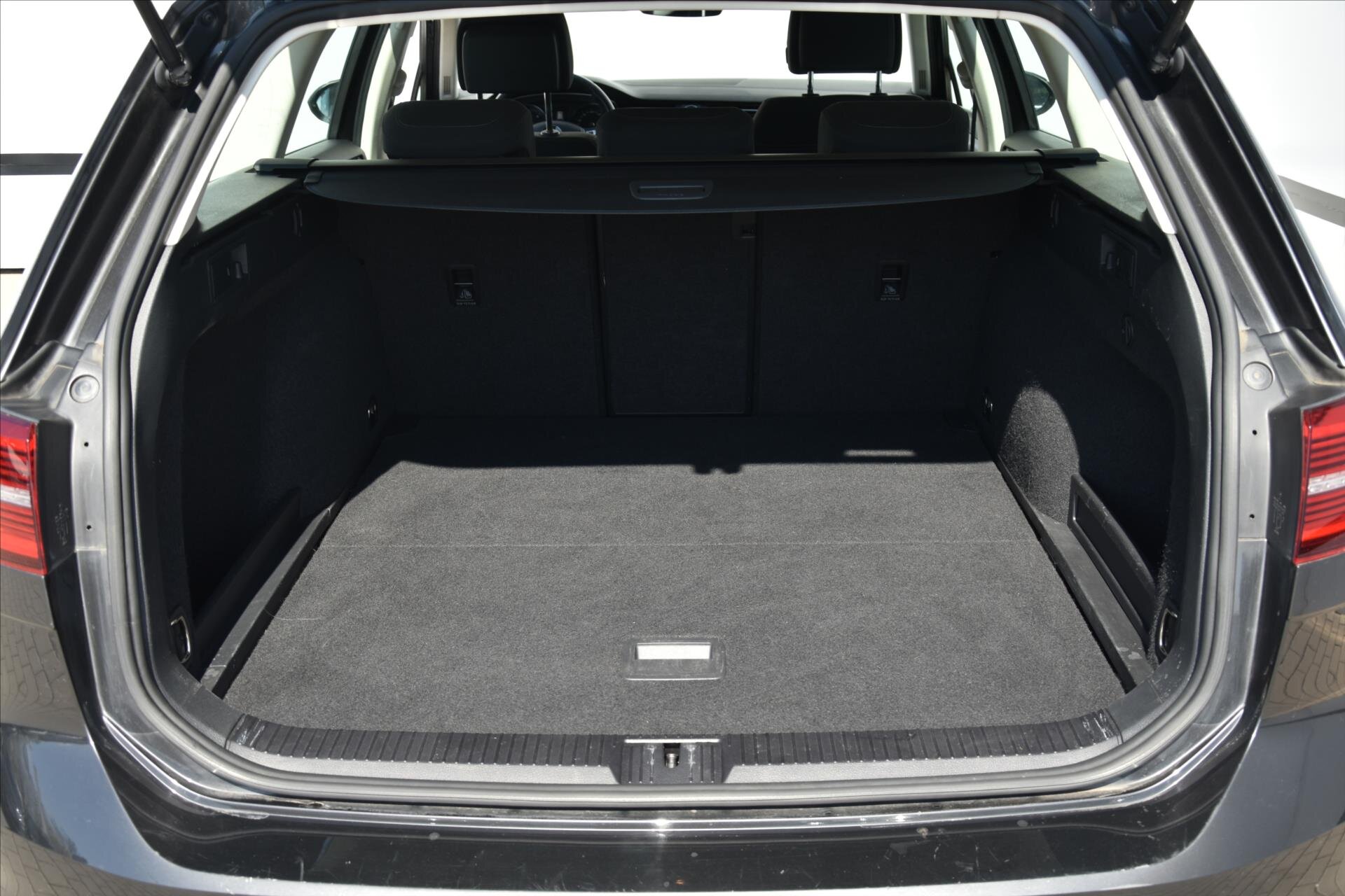 Volkswagen Passat Kombi 1,6 l 88 kw