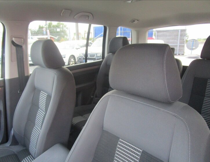 Volkswagen Touran 13