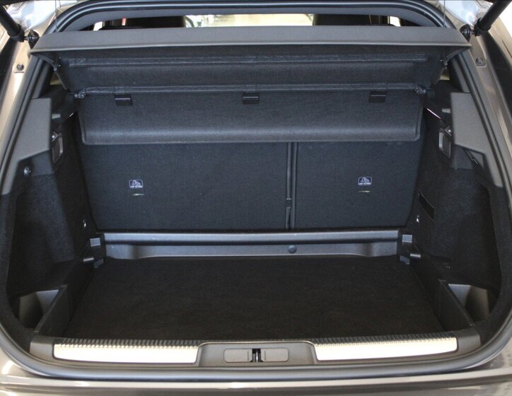 DS Automobiles DS7 Crossback SUV / Terénní 1,6 l 221 kw