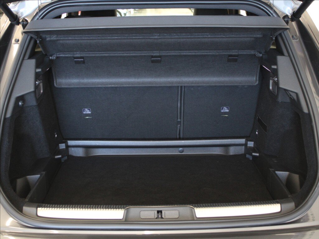 DS Automobiles DS7 Crossback SUV / Terénní 1,6 l 221 kw