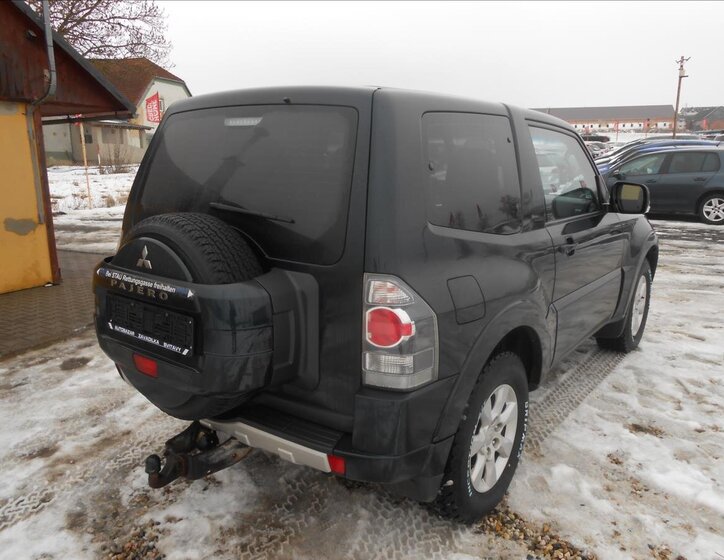 Mitsubishi Pajero SUV 3,2 l 147 kw