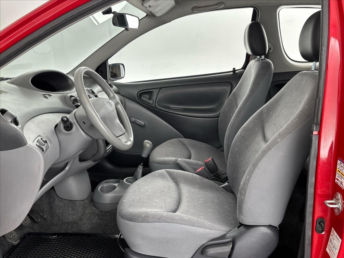 Toyota Yaris Hatchback 998,0 50 kw