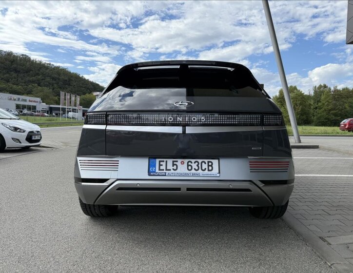 Hyundai Ioniq 5 6