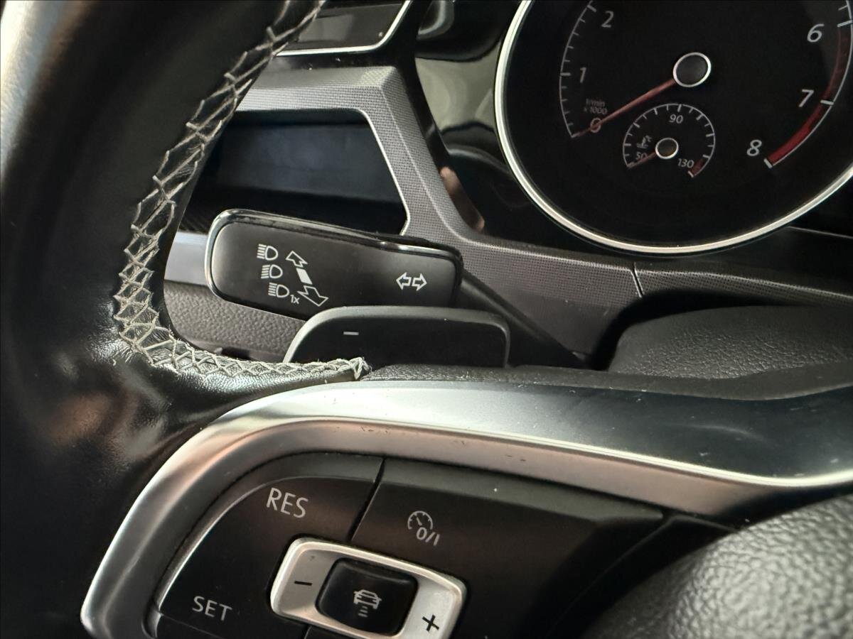 Volkswagen Touran Kombi 1,5 l 110 kw