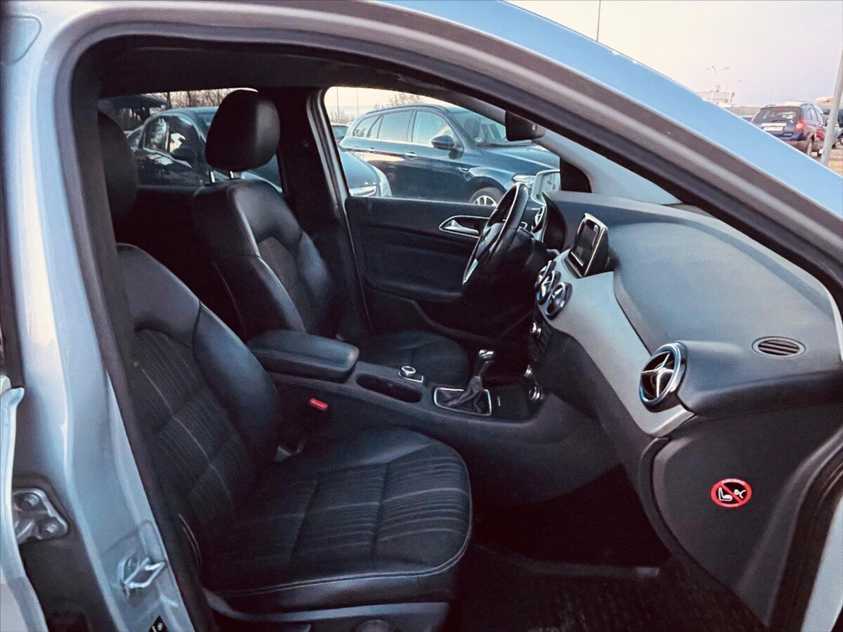 Mercedes-Benz Třídy B MPV 1,6 l 138 kw